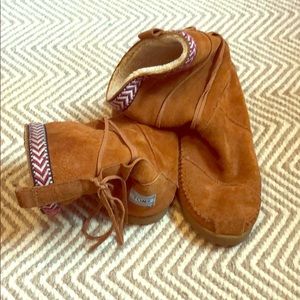 TOMS winter boots